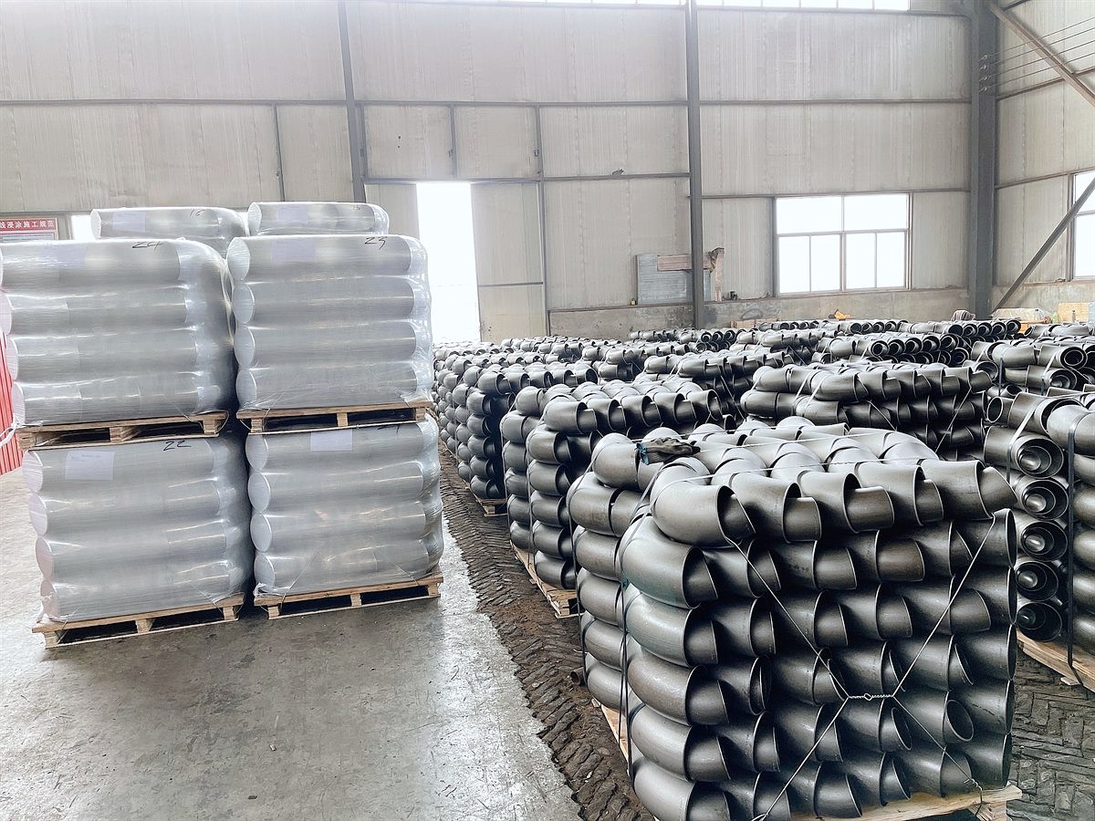 Butt weld elbows stacked in a warehouse