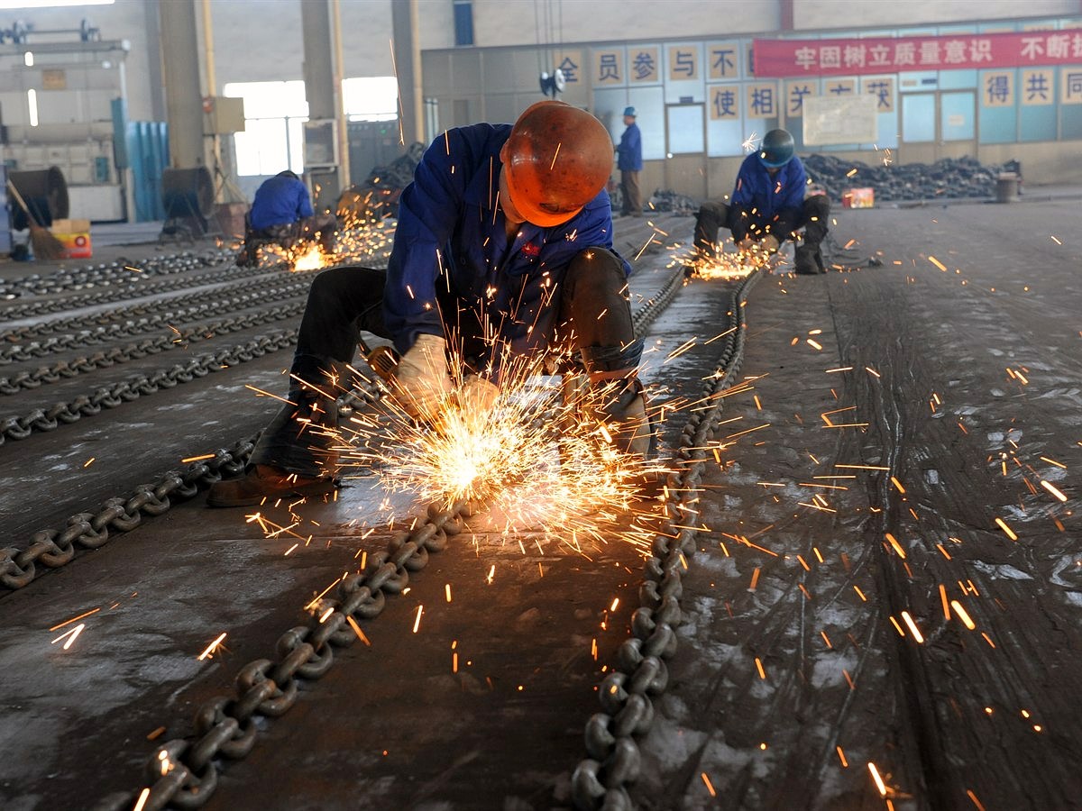 Anchor chain being ground at the chain works