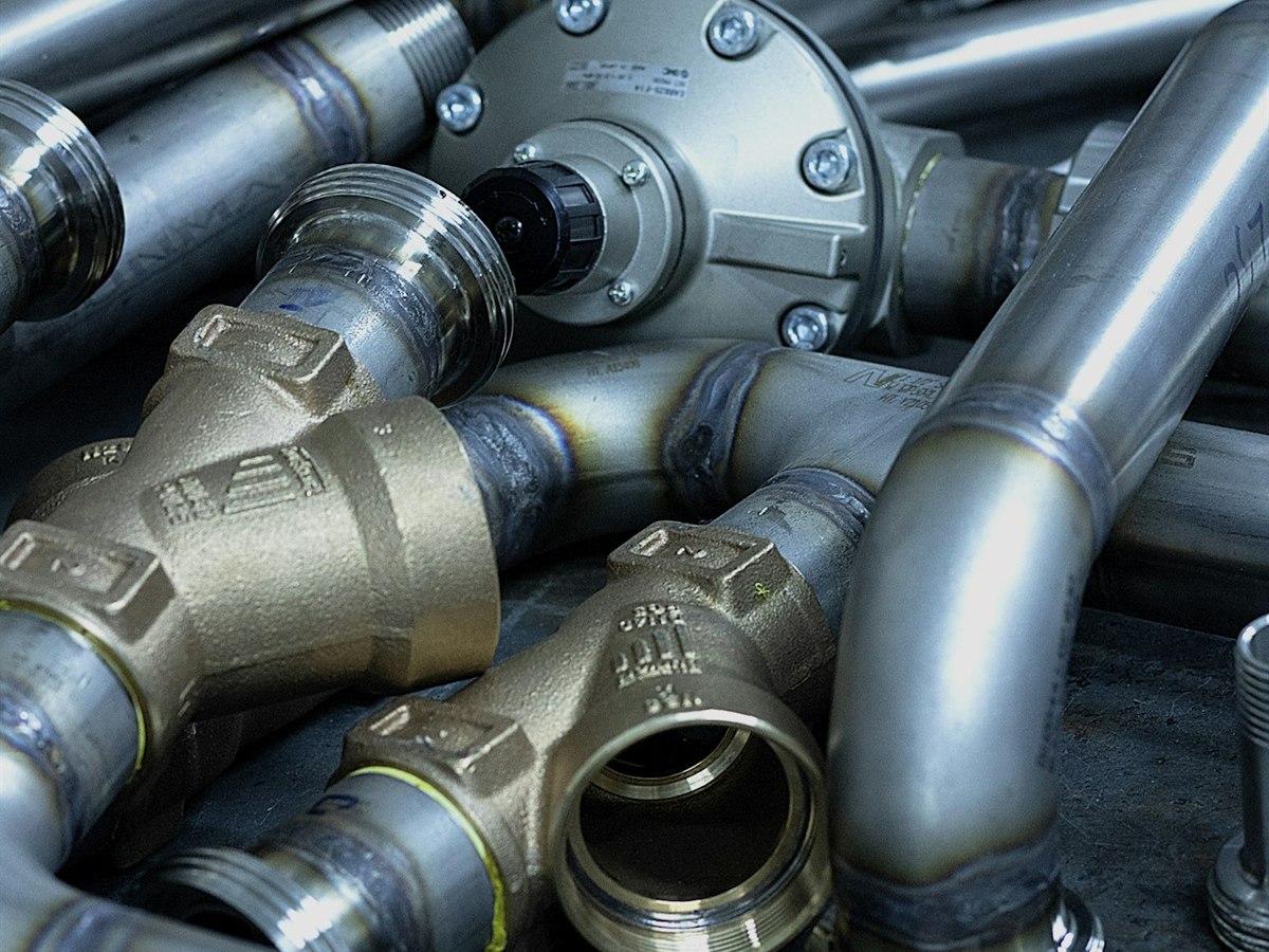 Forged pipe fittings, couplings and outlets