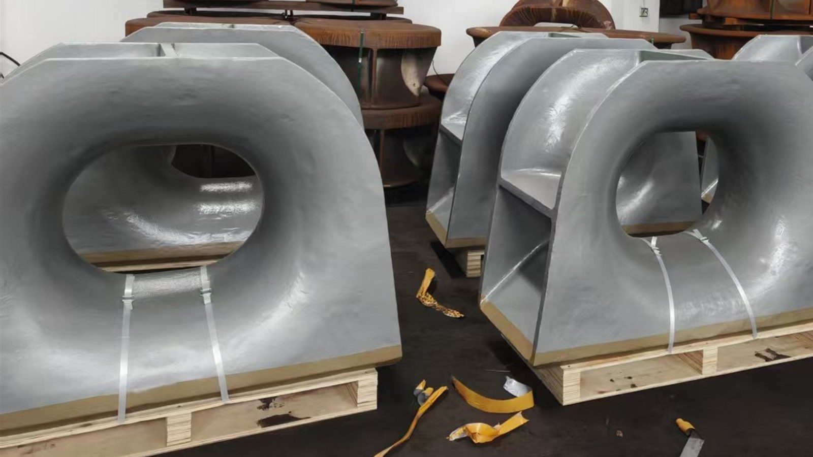 Towing chock castings finish painted, internal webbing visible through the throat